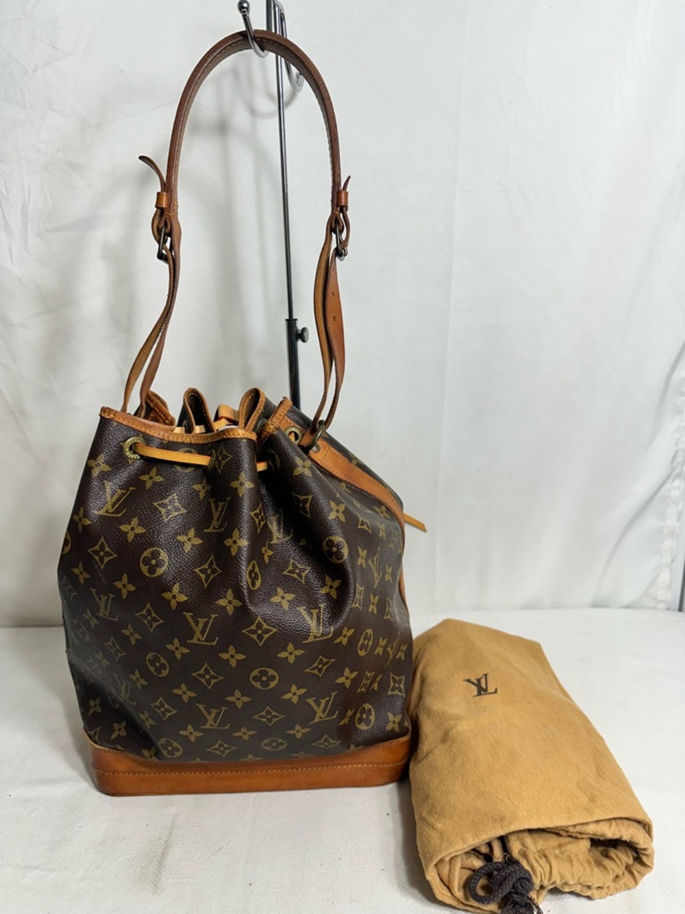 Louis Vuitton Shoulder Bag - Picture 1 of 11
